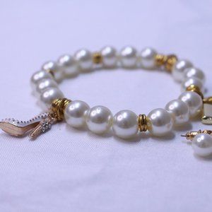 Handmade Elastic Beaded Bracelet / Post Pearl Earrings